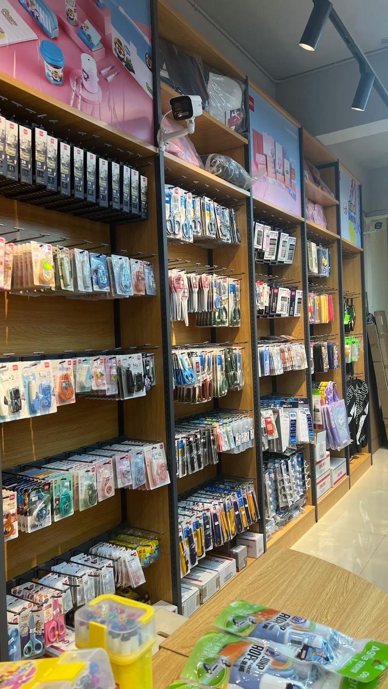 禄劝大小朋友的文具批发总店3月6日盛大开业，宝宝们快来现场体验！